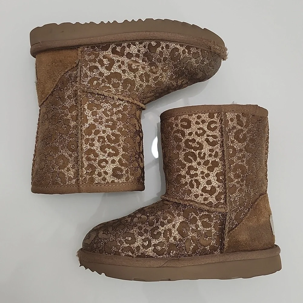 UGG Big Kids Chestnut Classic II Glitter Leopard Boots - Picture 6 of 8